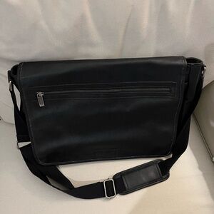 Kenneth Cole Reaction Leather Laptop Bag/Briefcase